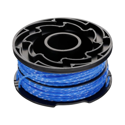 Een spoel met blauwe trimmerdraad gewikkeld om een zwarte kunststof rol, gebruikt voor tuin- of landschapsgereedschap.