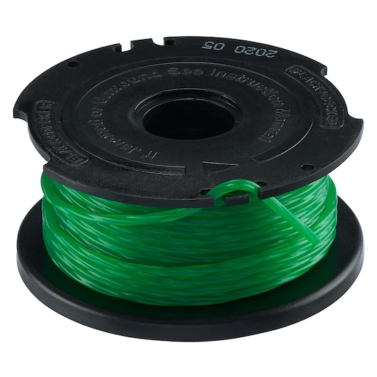 Une bobine de rechange BLACK+DECKER avec fil de coupe vert, modèle A6482, présentée enroulée dans une bobine en plastique noir.