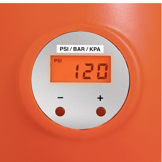 BLACK+DECKER ASI200 digitale luchtcompressor close-up met oranje display die 120 PSI en plus- en min-knoppen toont.