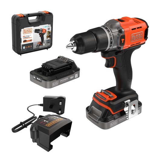 BLACK+DECKER BCD383D2XK perceuse à percussion sans fil avec batterie, chargeur et mallette, vue de face sur fond blanc.