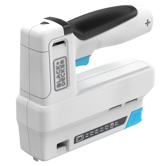 Foto van de witte draadloze tacker BLACK+DECKER BCN115 met zwart handvat en blauwe details, zijaanzicht op witte achtergrond.