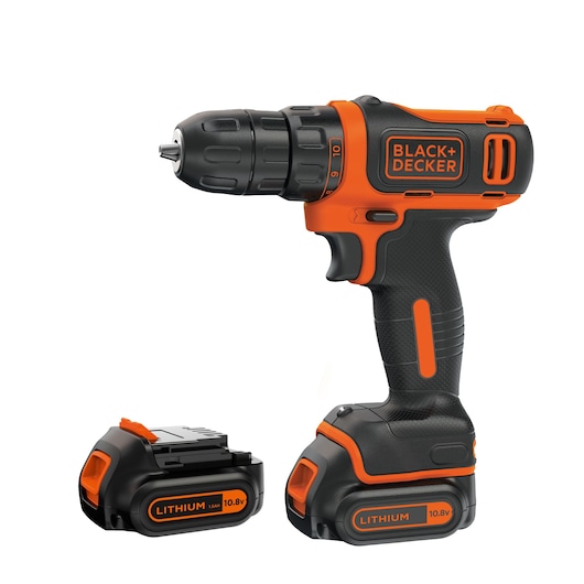 BLACK+DECKER draadloze boormachine met een 10,8V lithiumbatterij, naast een verwijderbare batterij.