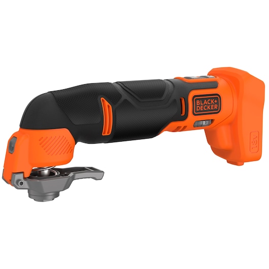 Foto van BLACKDECKER BDCOS18N snoerloze oscillatie-multitool, oranje en zwart, zijaanzicht op witte achtergrond.