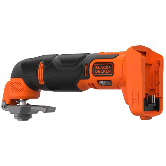 Foto van BLACKDECKER BDCOS18N draadloos oscillerend multitool, oranje en zwart, zijaanzicht.