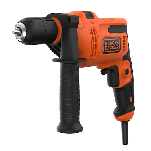 Perceuse électrique orange BLACK+DECKER avec poignée latérale, sur fond blanc.