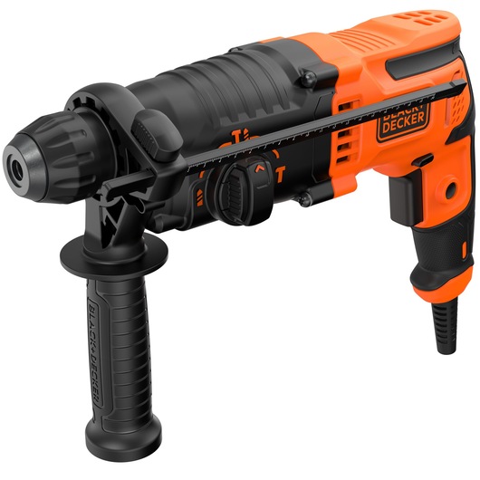 BLACK+DECKER elektrische boorhamer, model BEHS01, in zwart en oranje met een zijhandgreep en diepte-aanslag, gebruikt voor boren en hamerklussen.