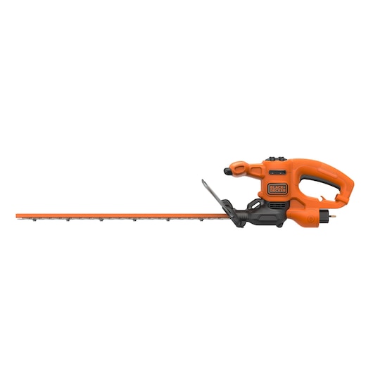 BLACKDECKER BEHT251 oranje elektrische heggenschaar, zijaanzicht, zwarte handgreep en mes op witte achtergrond.