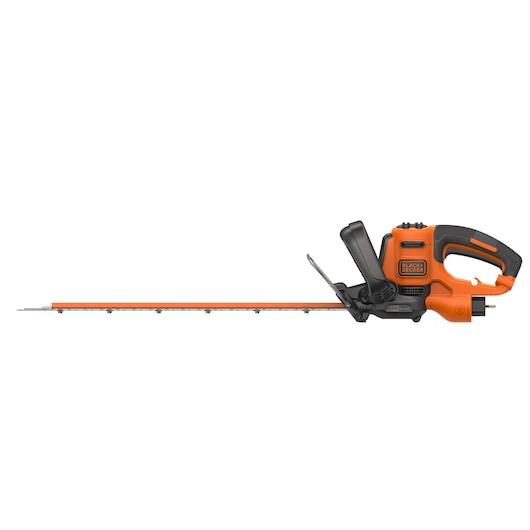 BLACKDECKER BEHTS401 heggenschaar, oranje en zwart, zijaanzicht, lange snijbladen, ergonomische handgreep.