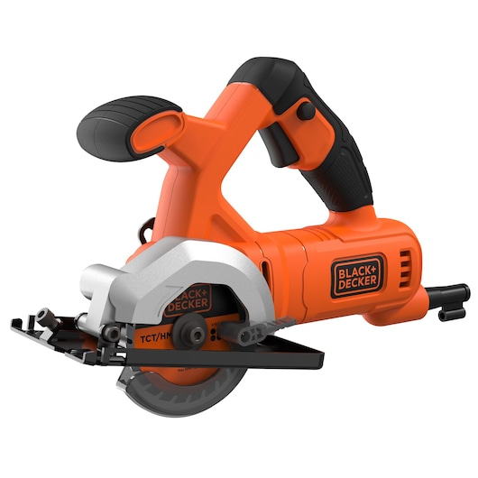 Een compacte handcirkelzaag van BLACK+DECKER met een oranje en zwarte behuizing, ontworpen voor nauwkeurige zaagklussen in diverse materialen.