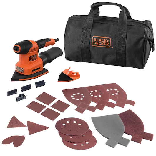 BLACK+DECKER schuurset met een oranje-zwarte elektrische schuurmachine, diverse schuurpads in verschillende vormen en korrels, accessoires en een zwarte draagtas met BLACK+DECKER-logo.