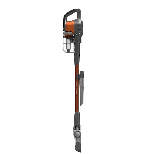 Vue latérale d'un aspirateur balai sans fil avec un design orange et noir, doté d'un récipient à poussière transparent et d'une tige extensible mince.