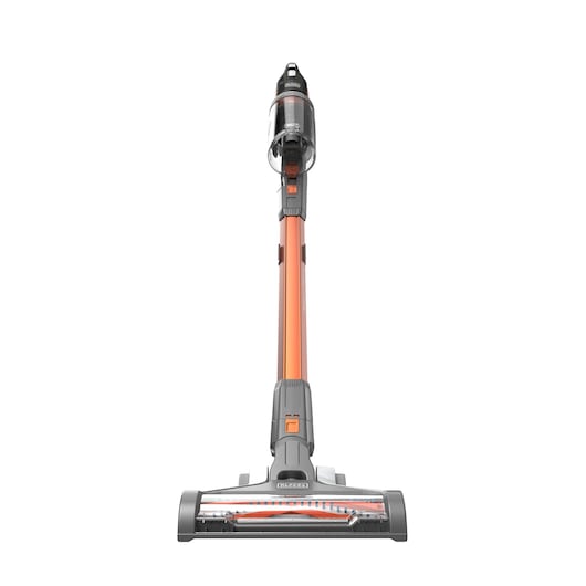 Vue de face d'un aspirateur-balai sans fil BLACK+DECKER avec un tube orange et un compartiment à poussière transparent, posé sur un fond blanc.