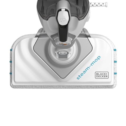 Close-up van de kop van een BLACK+DECKER stoommop, met het steam-mop label en de rechthoekige schoonmaakpad.
