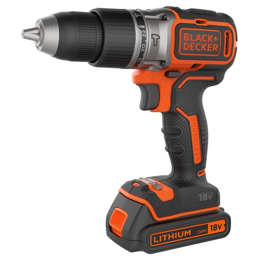 Une perceuse sans fil BLACK+DECKER BL188K brushless avec batterie lithium 18V, présentant un design ergonomique noir et orange.