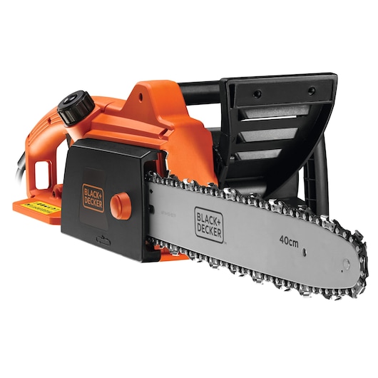 Une tronçonneuse électrique BLACK+DECKER avec un corps orange et noir et une lame de chaîne en métal de 40 cm.