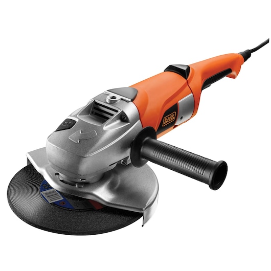 Een elektrische haakse slijper van BLACK+DECKER met een oranje-zwarte handgreep, een grote ronde slijpschijf en een zijhandgreep.