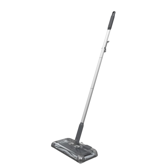 Un balai nettoyeur BLACK+DECKER avec un manche gris et noir et une base rectangulaire, conçu pour nettoyer les sols durs et les tapis.