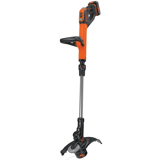 Un coupe-bordures sans fil BLACK+DECKER, au design orange et noir, doté d'une poignée réglable et d'un long manche.